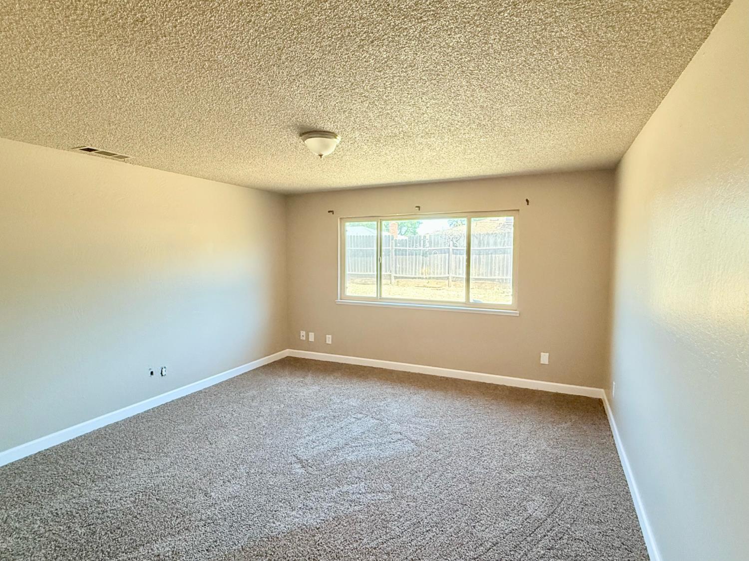 1850 W Donner Ave, Fresno, CA 93705