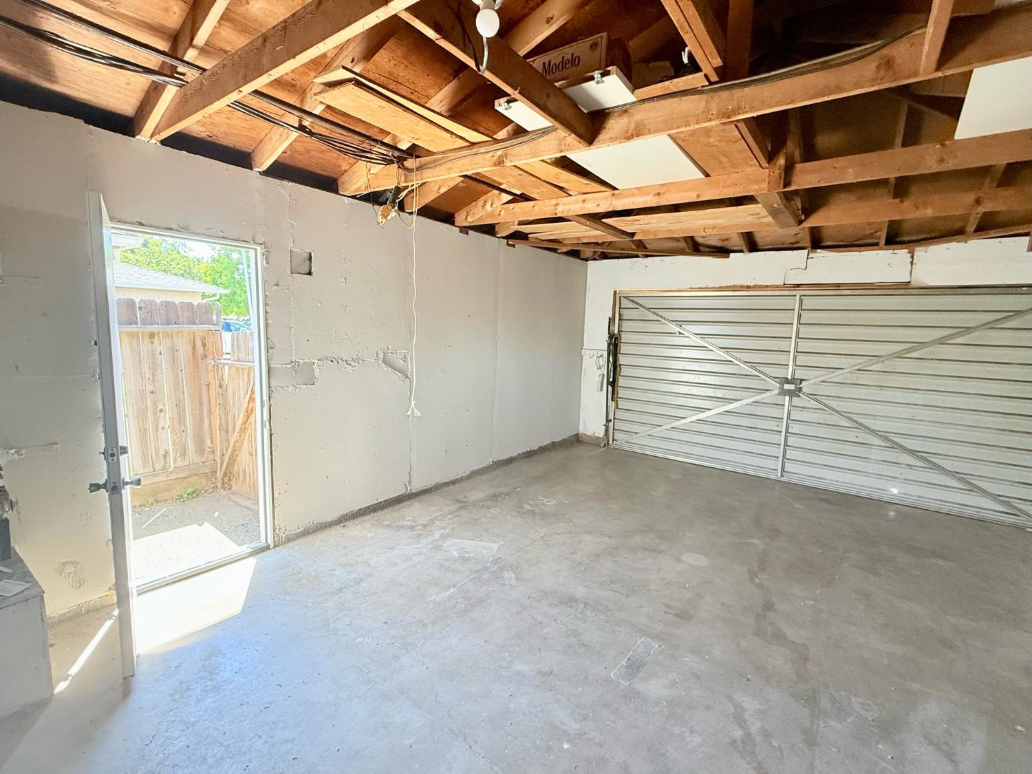 1850 W Donner Ave, Fresno, CA 93705