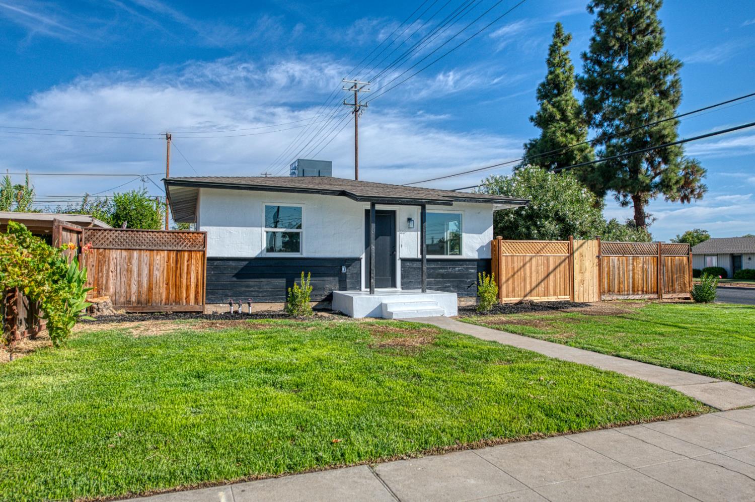 1304 W Andrews Ave, Fresno, CA 93705