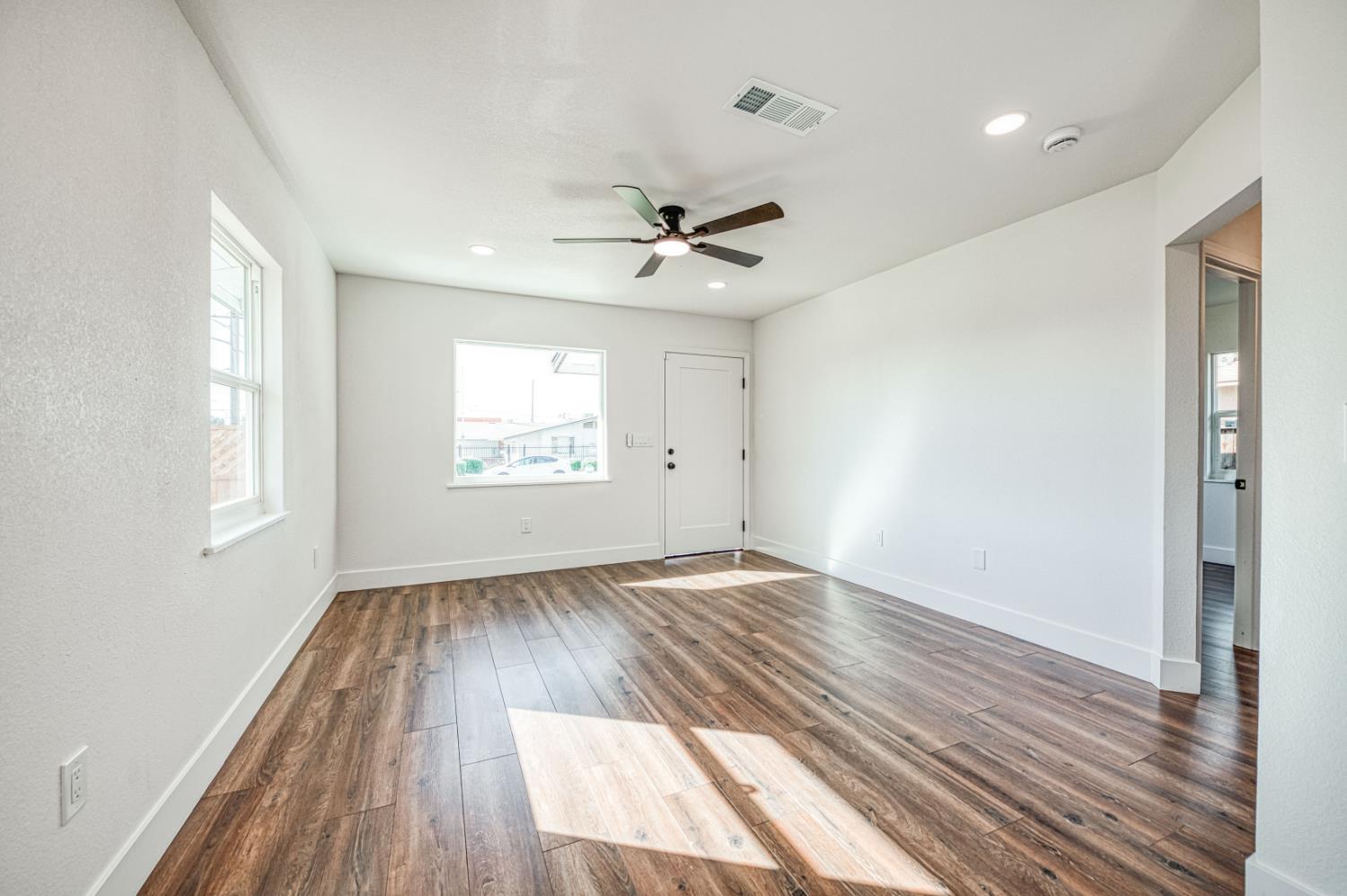 1304 W Andrews Ave, Fresno, CA 93705