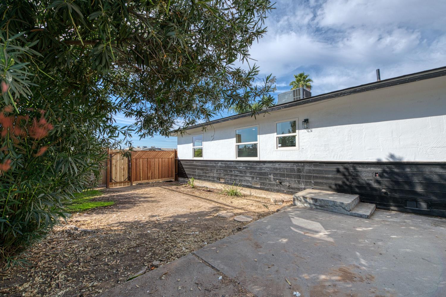 1304 W Andrews Ave, Fresno, CA 93705