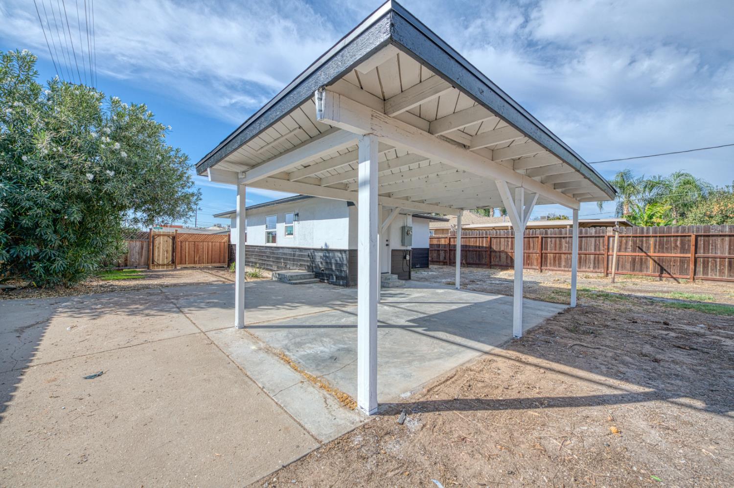 1304 W Andrews Ave, Fresno, CA 93705