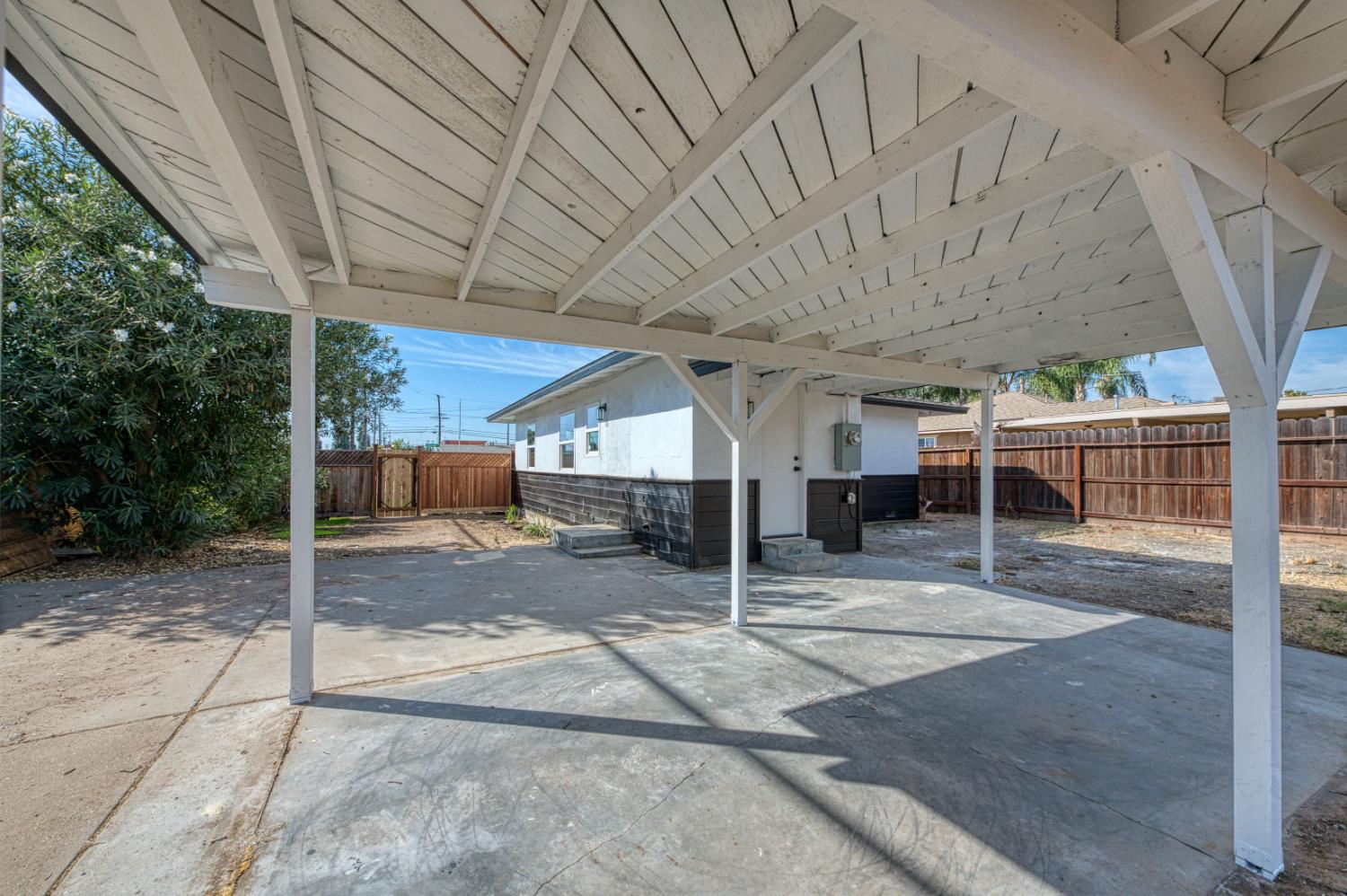1304 W Andrews Ave, Fresno, CA 93705