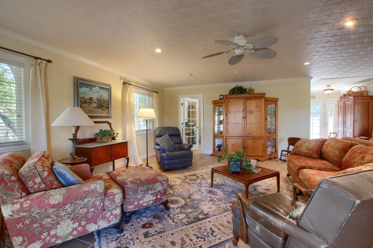 39406 John West Rd, Oakhurst, CA 93644