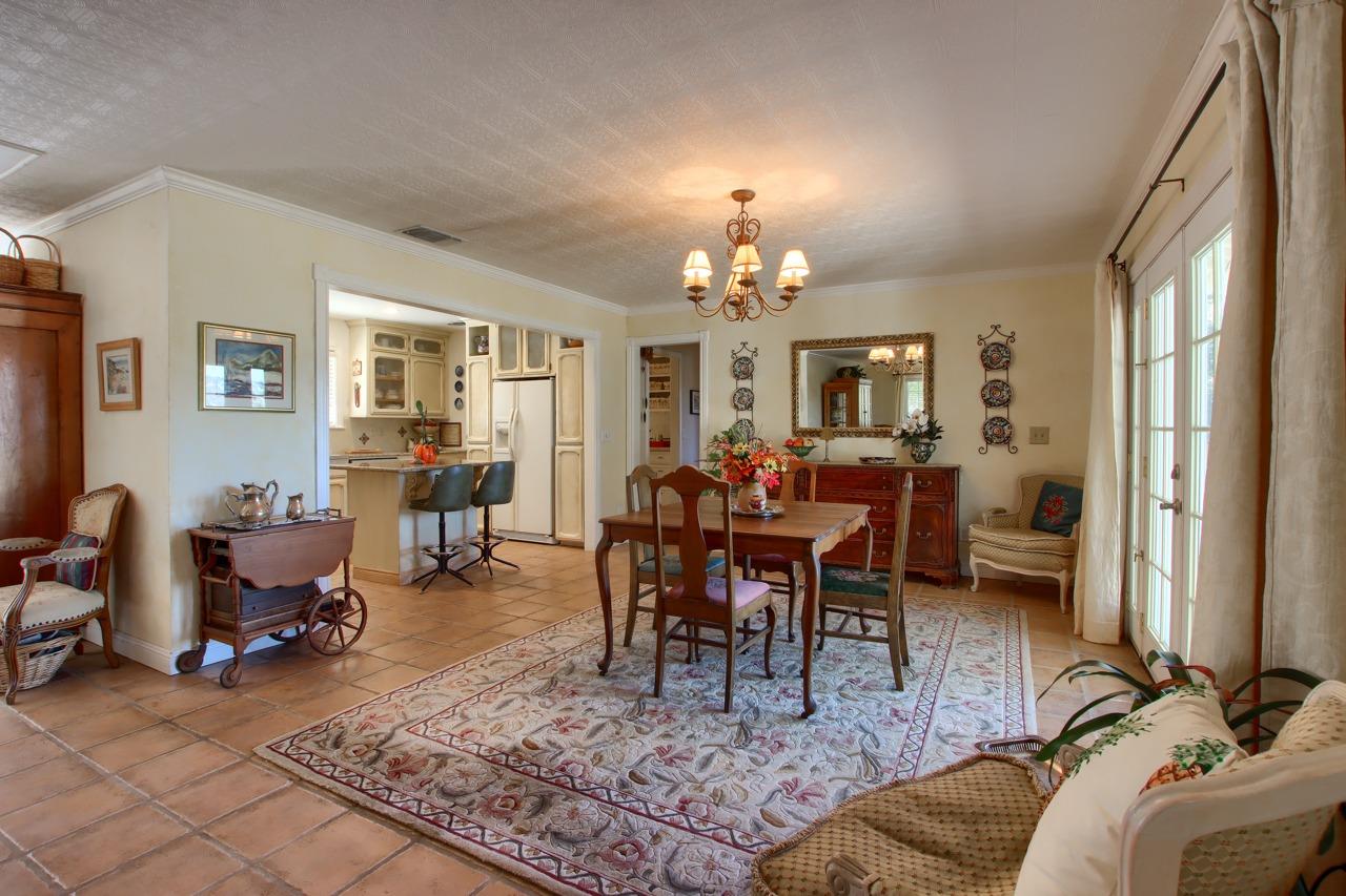 39406 John West Rd, Oakhurst, CA 93644
