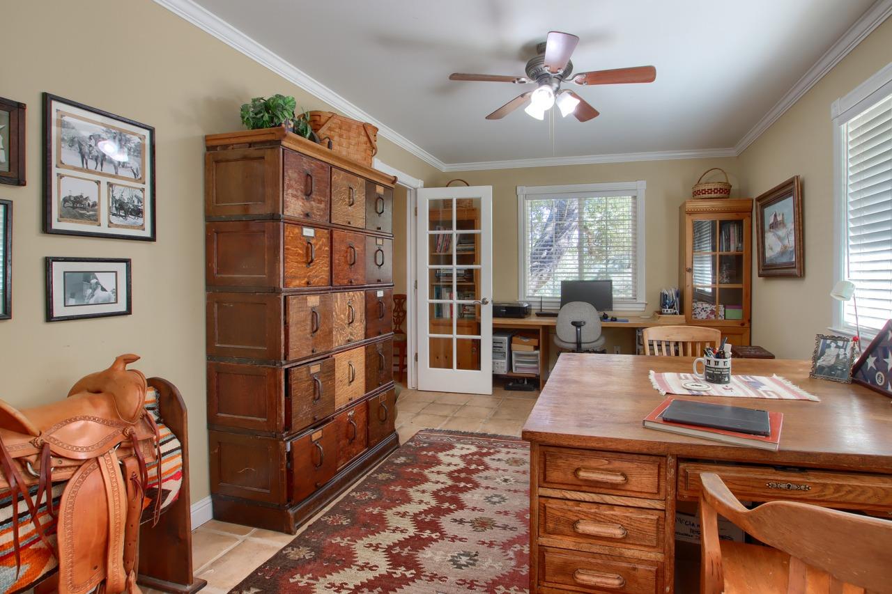 39406 John West Rd, Oakhurst, CA 93644