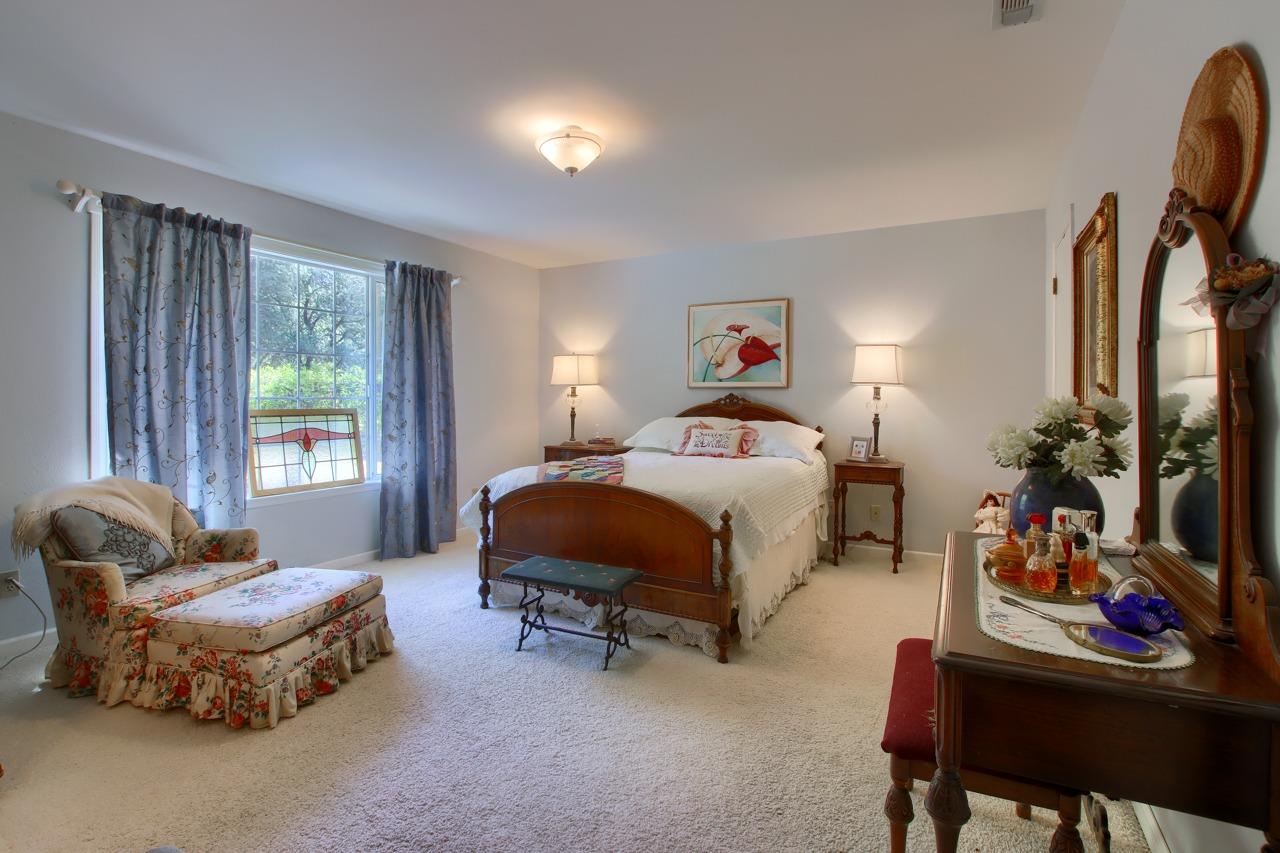 39406 John West Rd, Oakhurst, CA 93644