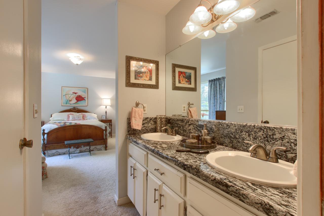 39406 John West Rd, Oakhurst, CA 93644