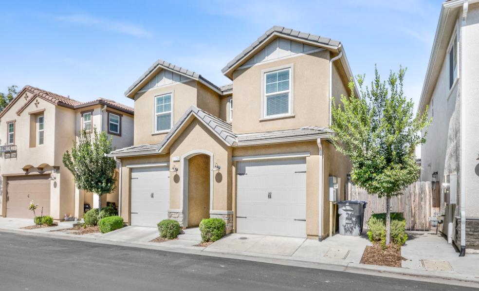 3773 Friendship Ln, Clovis, CA 93619