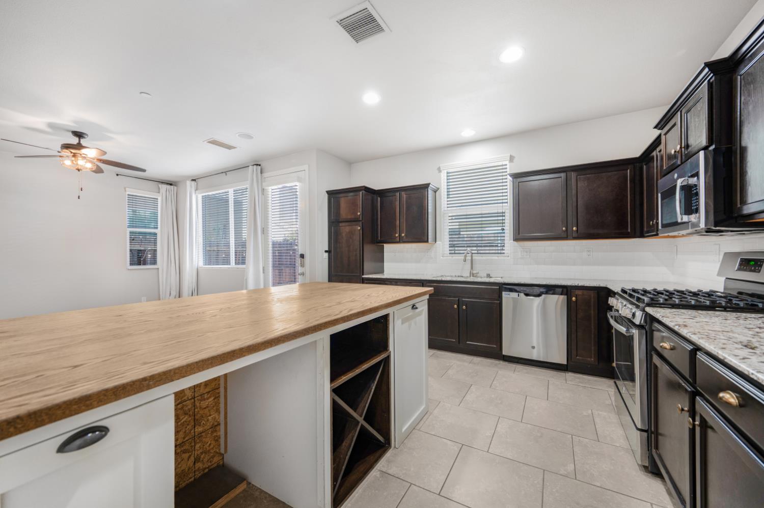 3773 Friendship Ln, Clovis, CA 93619