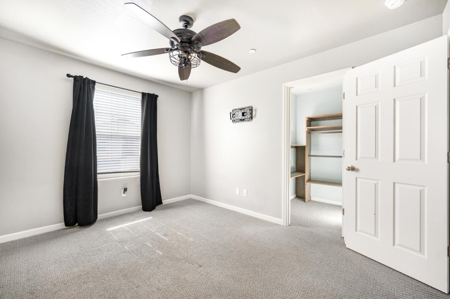 3773 Friendship Ln, Clovis, CA 93619