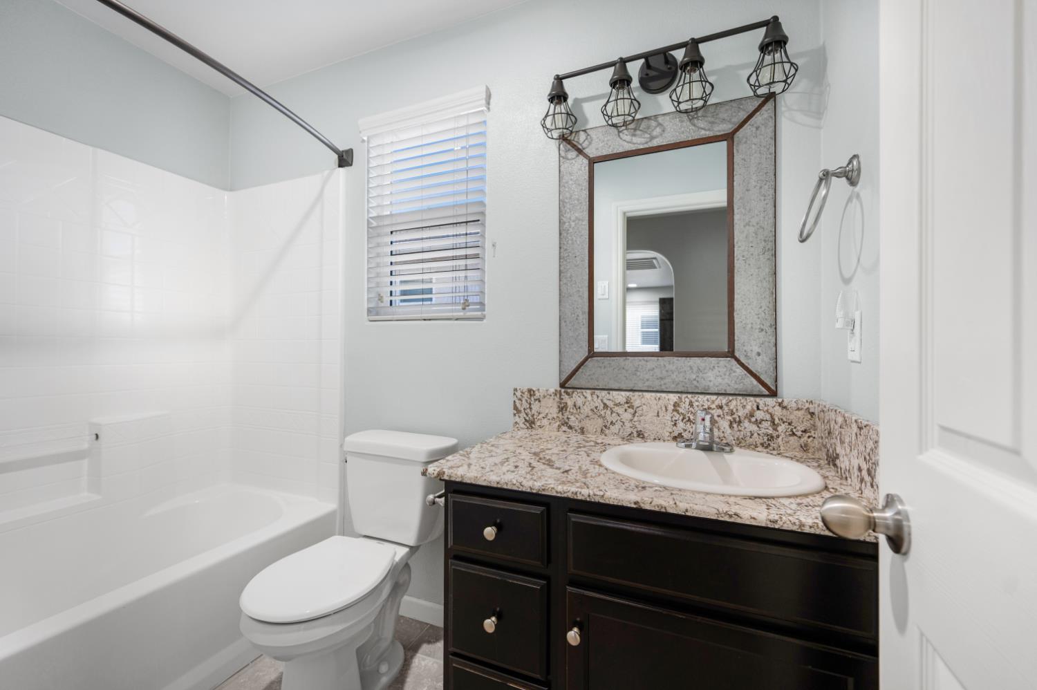 3773 Friendship Ln, Clovis, CA 93619