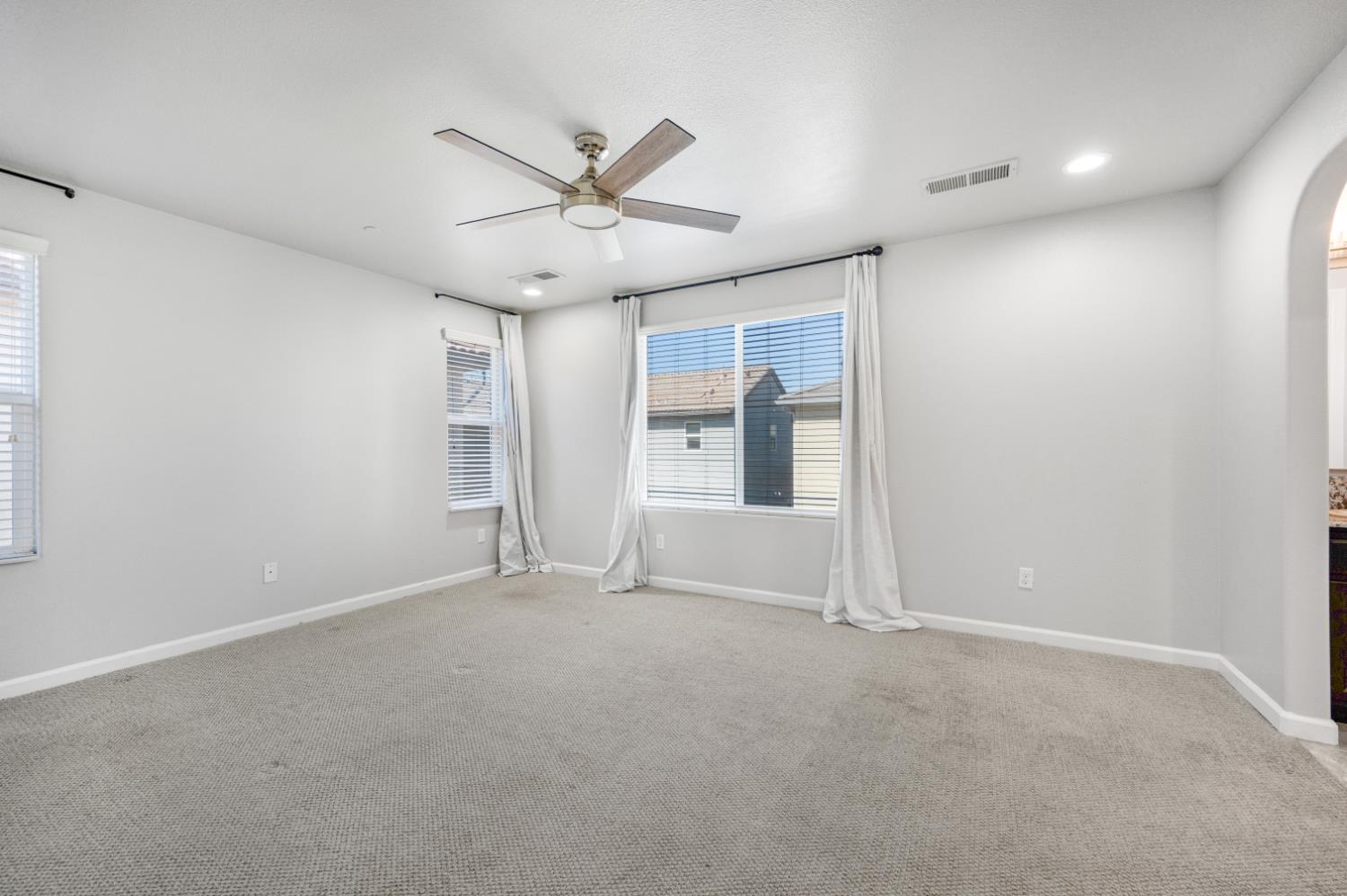 3773 Friendship Ln, Clovis, CA 93619