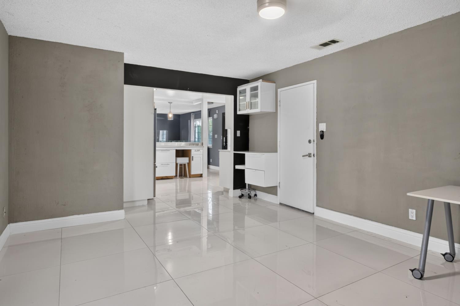 5962 E Pontiac Way, Fresno, CA 93727