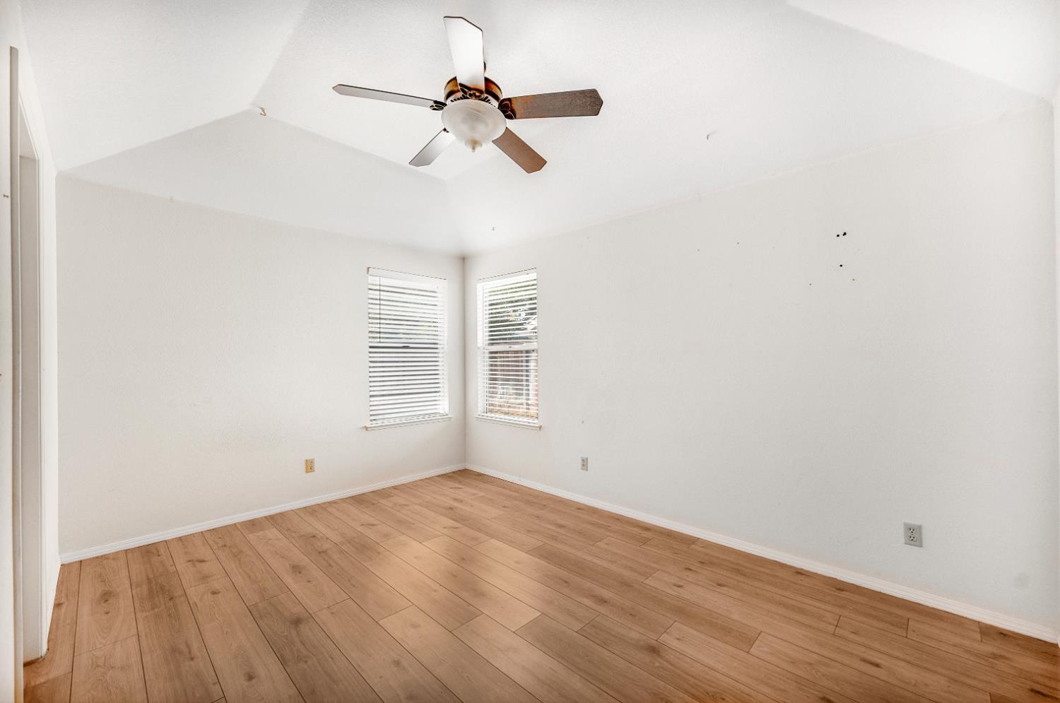 9128 N Stoneridge Ln, Fresno, CA 93720