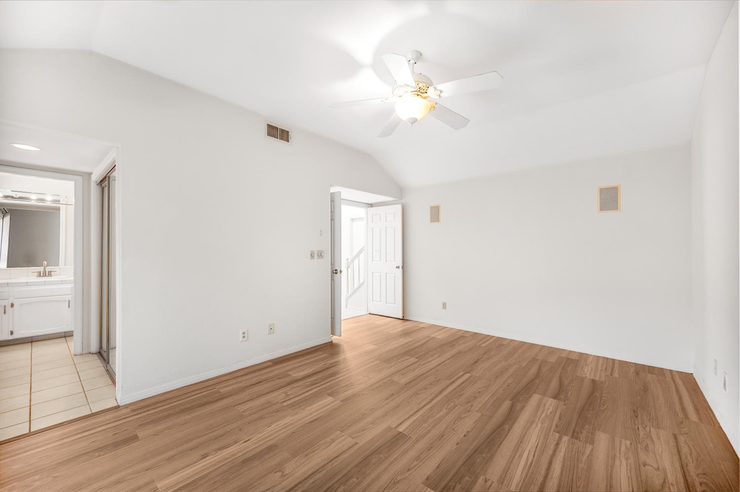 9128 N Stoneridge Ln, Fresno, CA 93720
