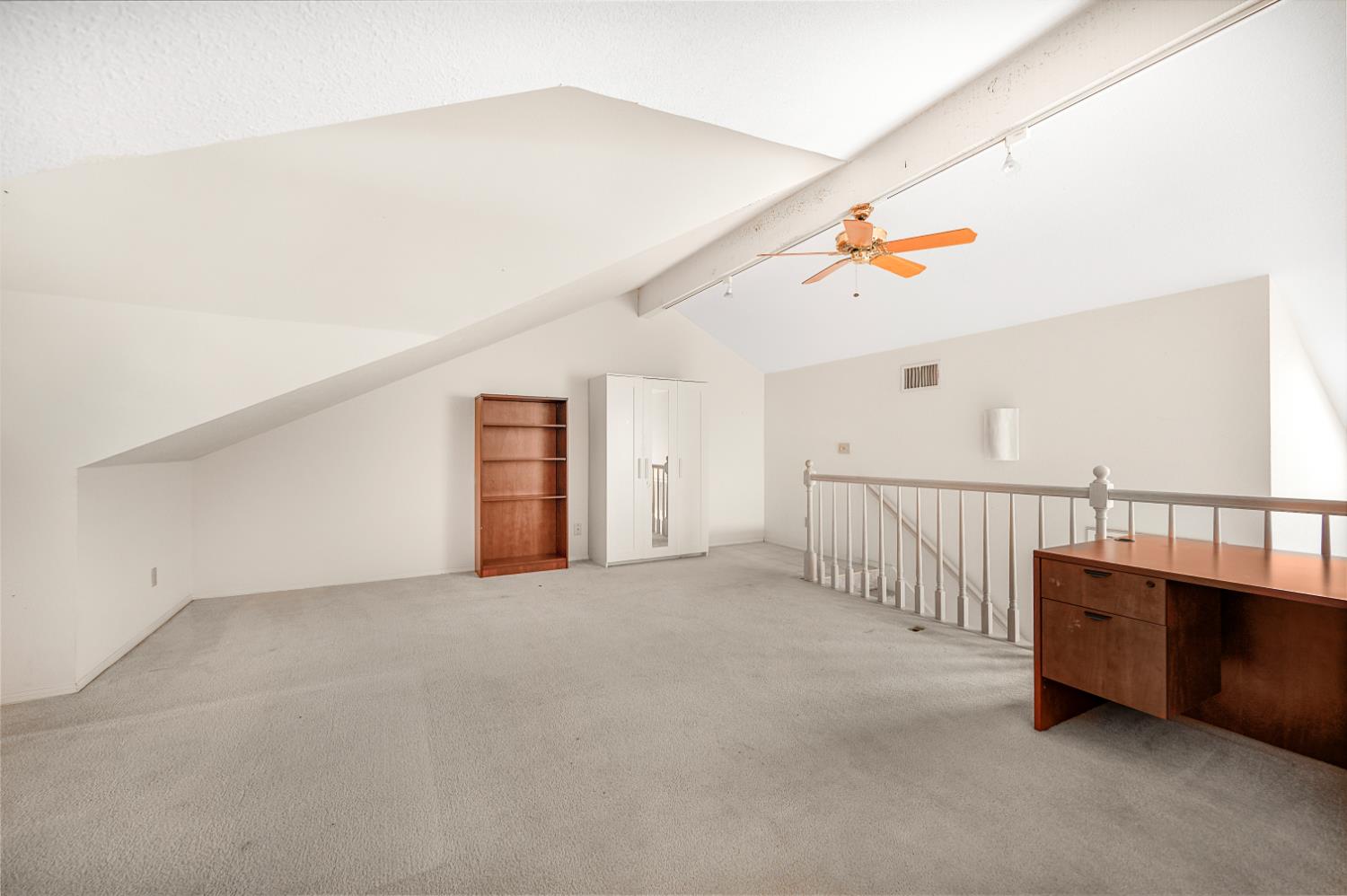 9128 N Stoneridge Ln, Fresno, CA 93720