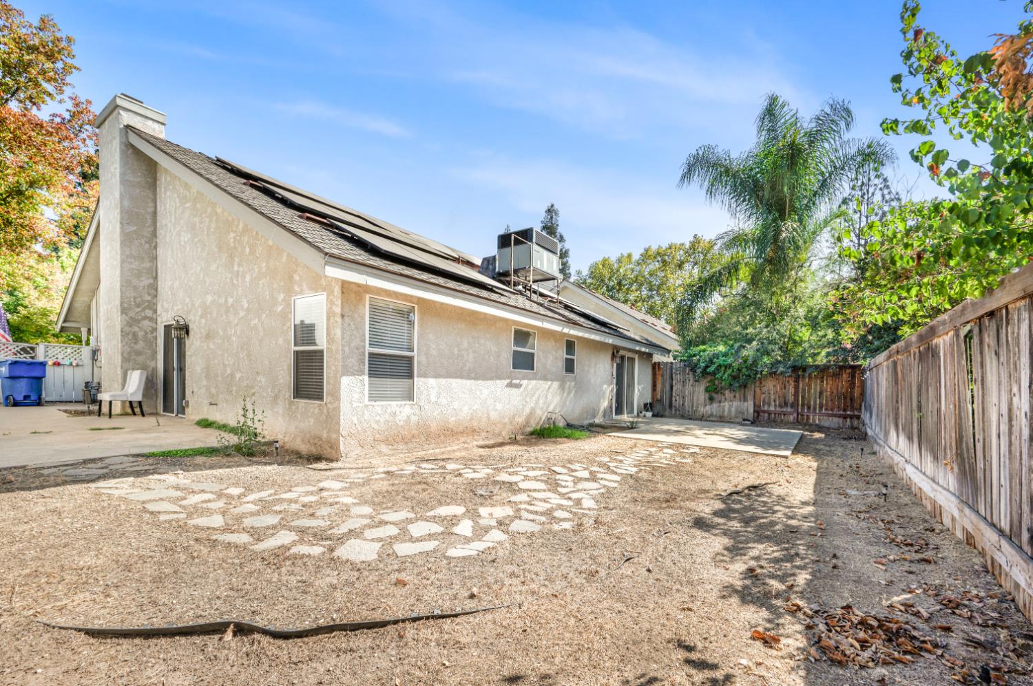 9128 N Stoneridge Ln, Fresno, CA 93720