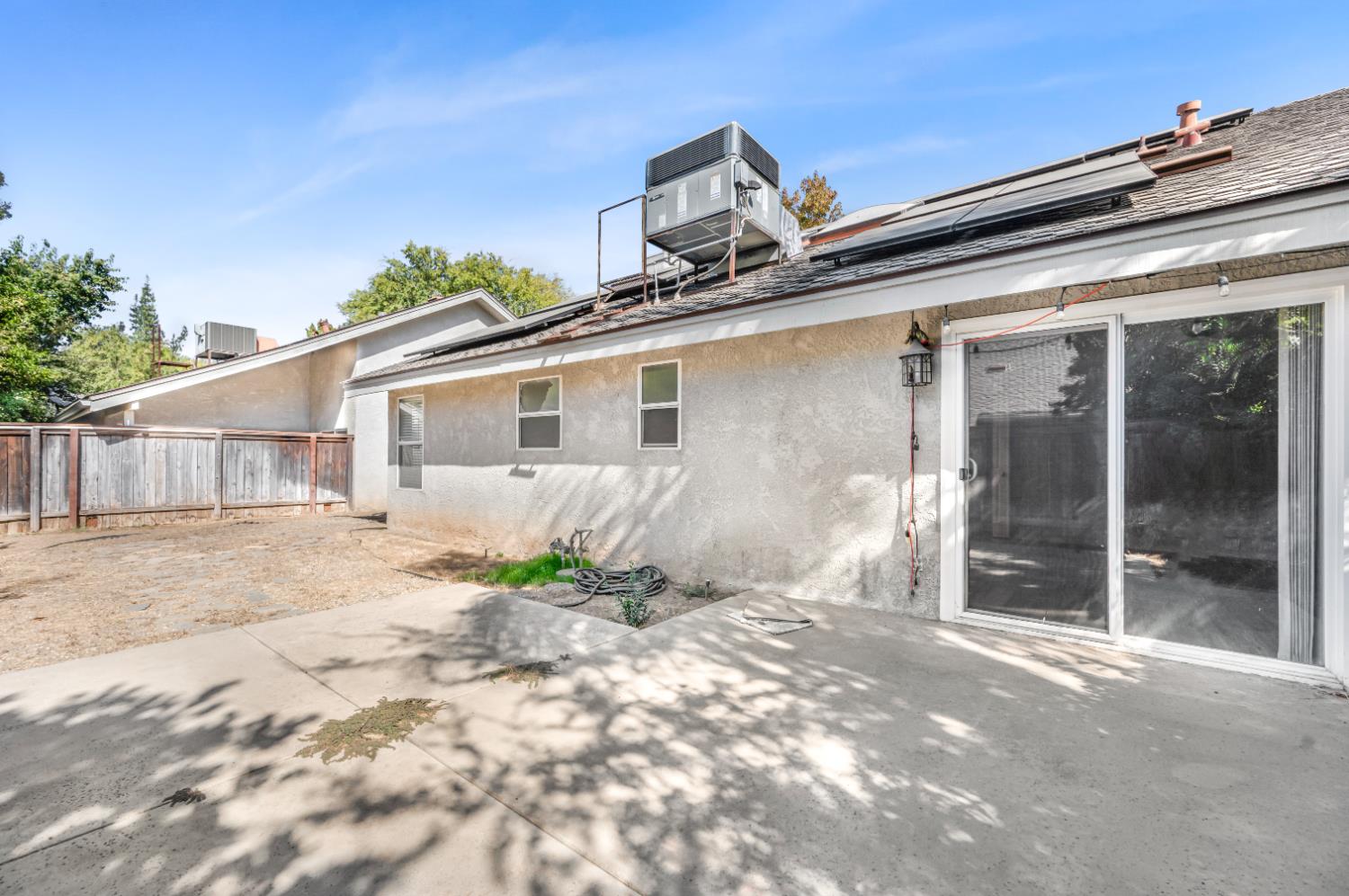 9128 N Stoneridge Ln, Fresno, CA 93720