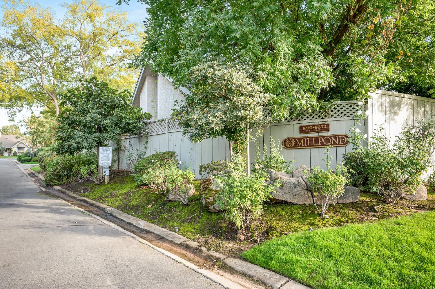 9128 N Stoneridge Ln, Fresno, CA 93720
