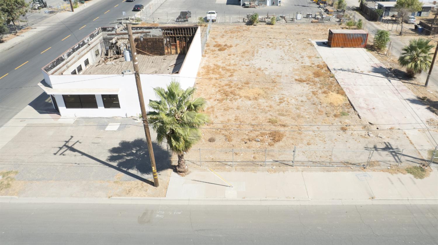 301 E 5th St, Hanford, CA 93230