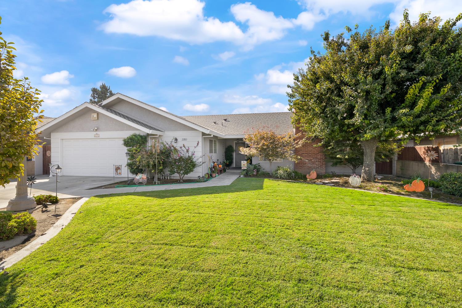2395 Stephanie Ln, Selma, CA 93662