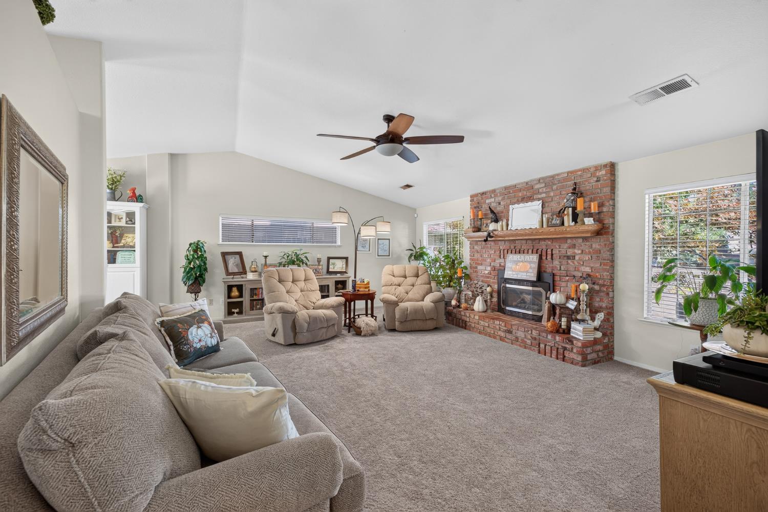 2395 Stephanie Ln, Selma, CA 93662