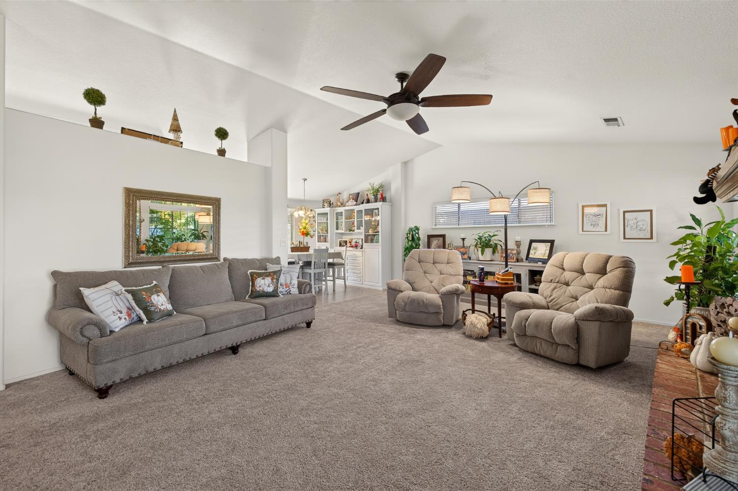 2395 Stephanie Ln, Selma, CA 93662