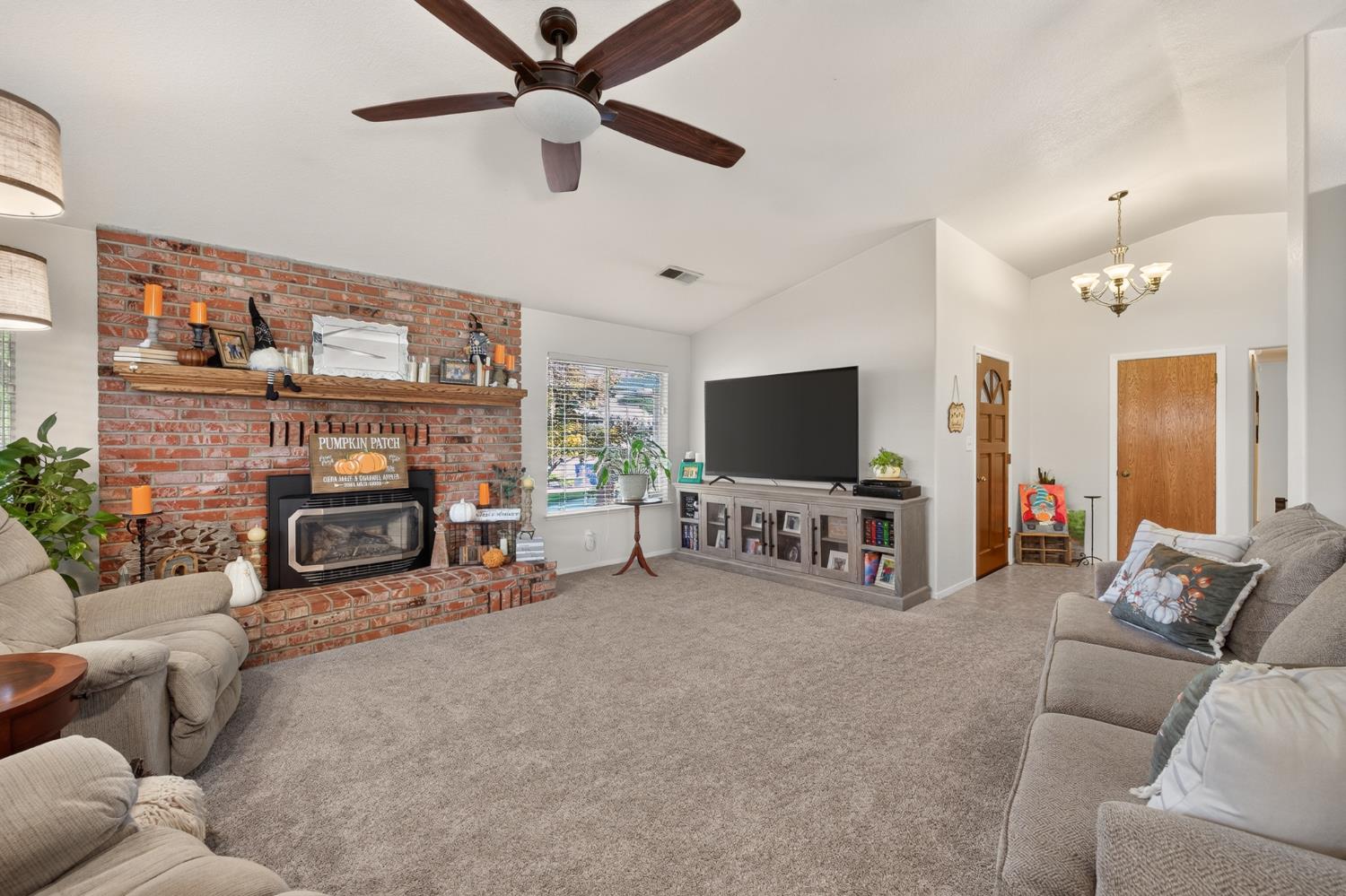 2395 Stephanie Ln, Selma, CA 93662