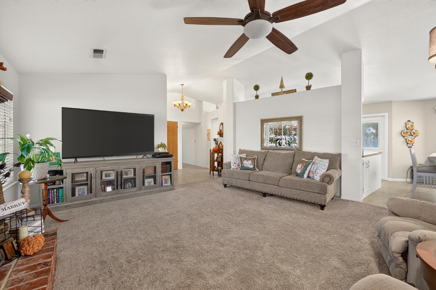 2395 Stephanie Ln, Selma, CA 93662