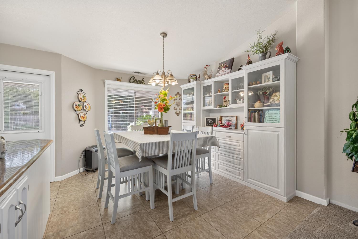 2395 Stephanie Ln, Selma, CA 93662