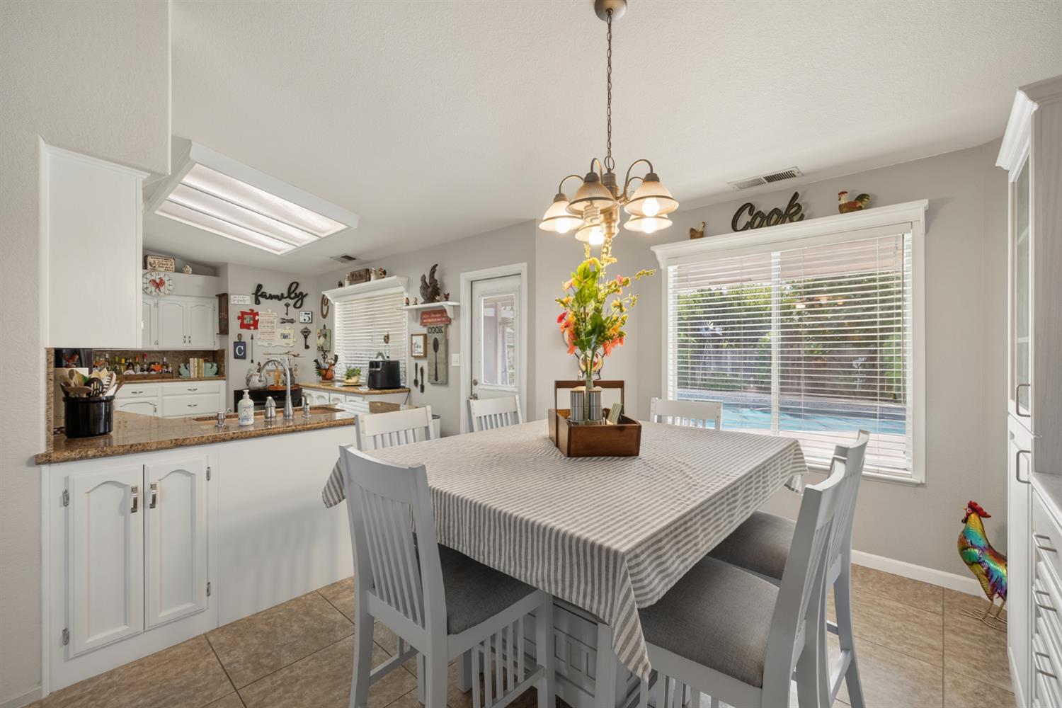 2395 Stephanie Ln, Selma, CA 93662