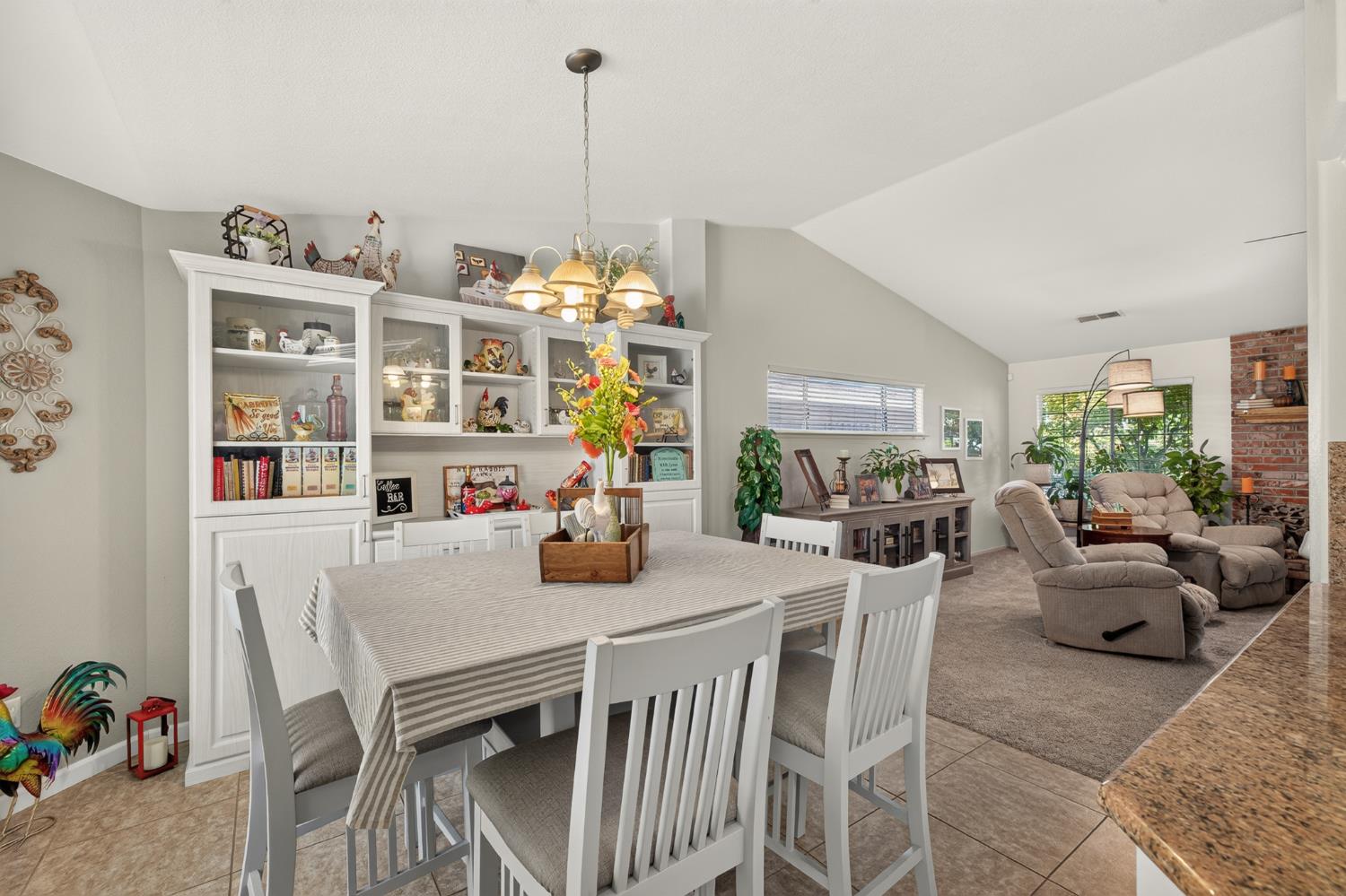 2395 Stephanie Ln, Selma, CA 93662