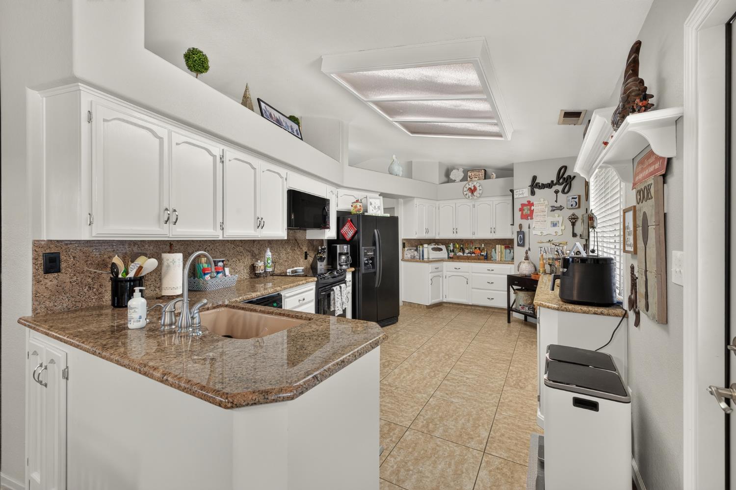 2395 Stephanie Ln, Selma, CA 93662