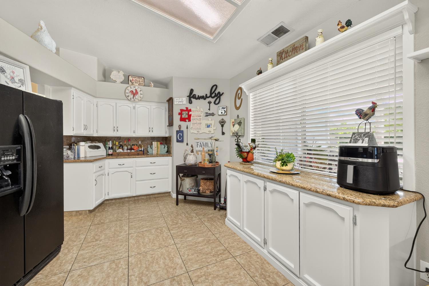 2395 Stephanie Ln, Selma, CA 93662