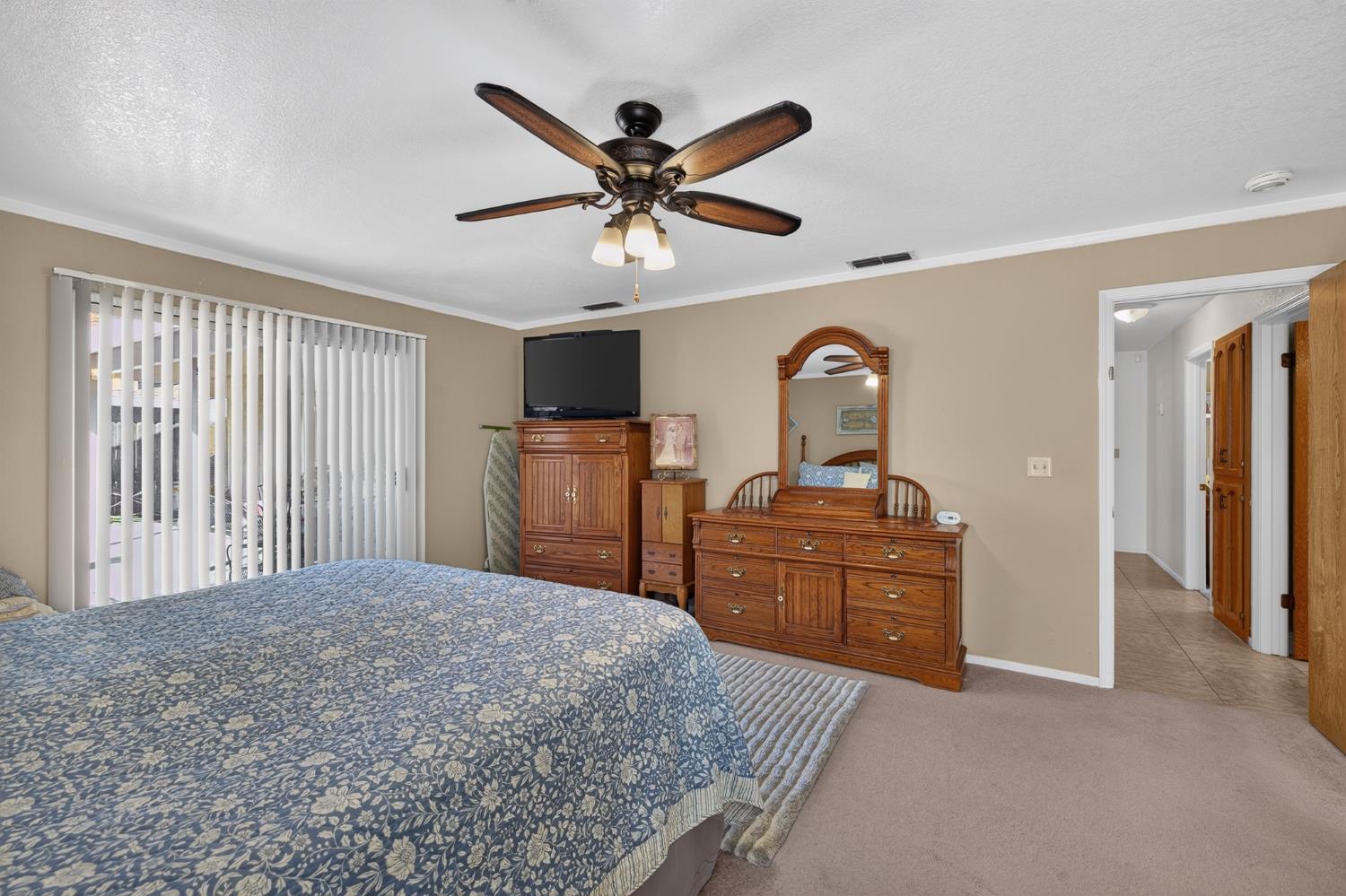 2395 Stephanie Ln, Selma, CA 93662