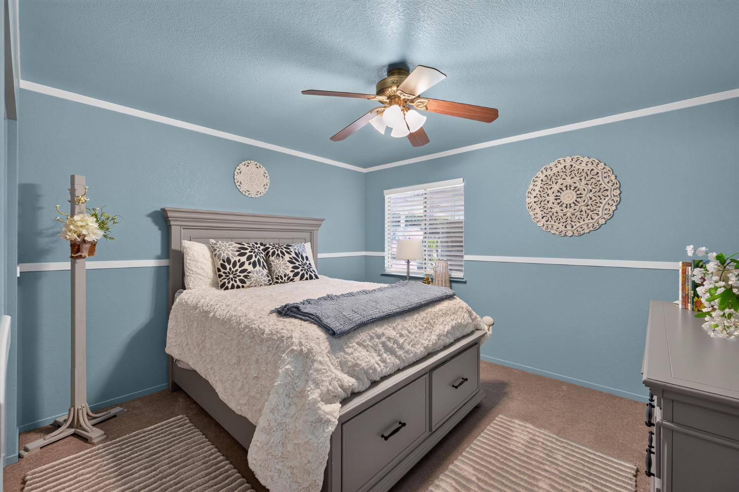 2395 Stephanie Ln, Selma, CA 93662