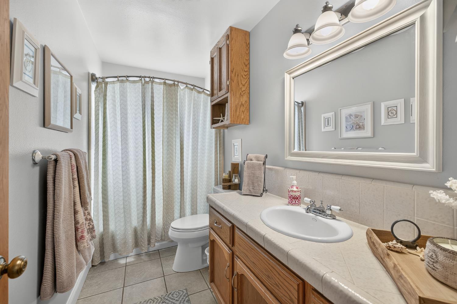 2395 Stephanie Ln, Selma, CA 93662