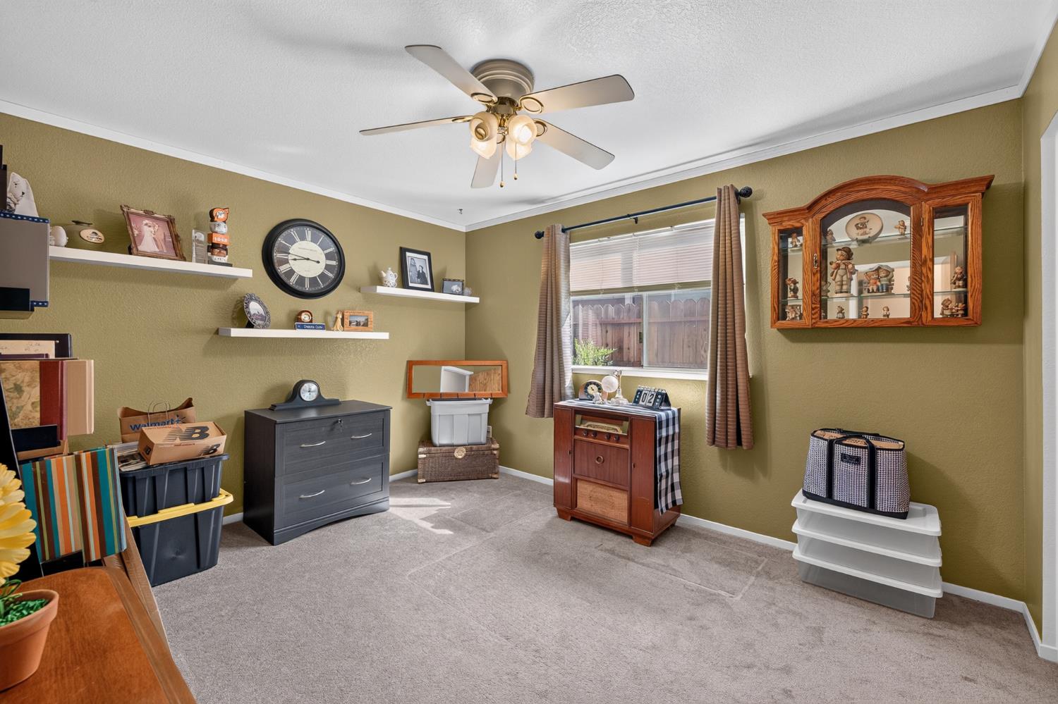 2395 Stephanie Ln, Selma, CA 93662