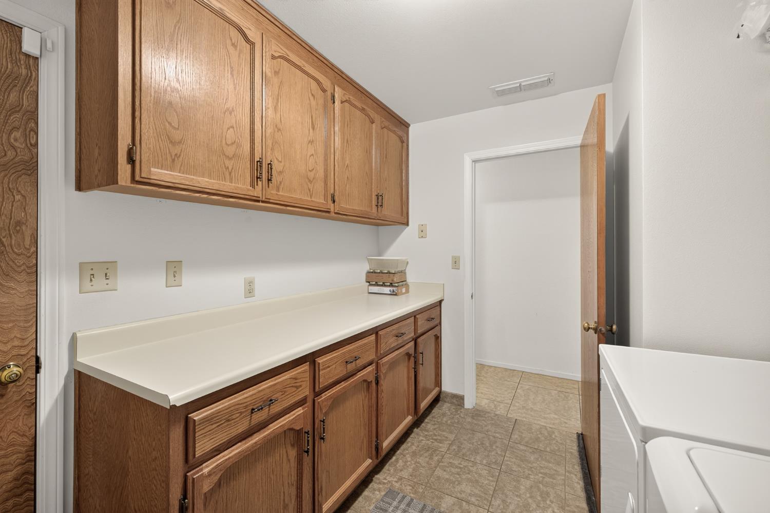 2395 Stephanie Ln, Selma, CA 93662