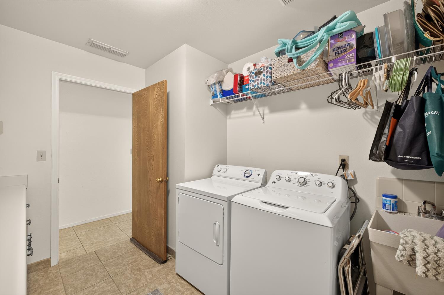 2395 Stephanie Ln, Selma, CA 93662