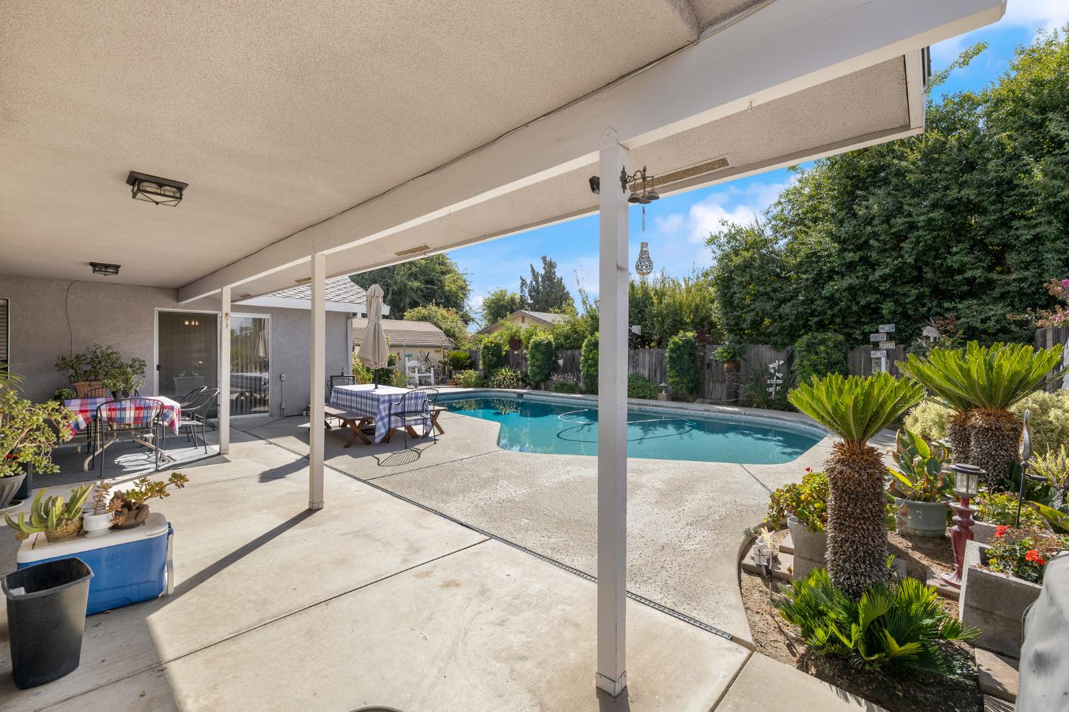2395 Stephanie Ln, Selma, CA 93662