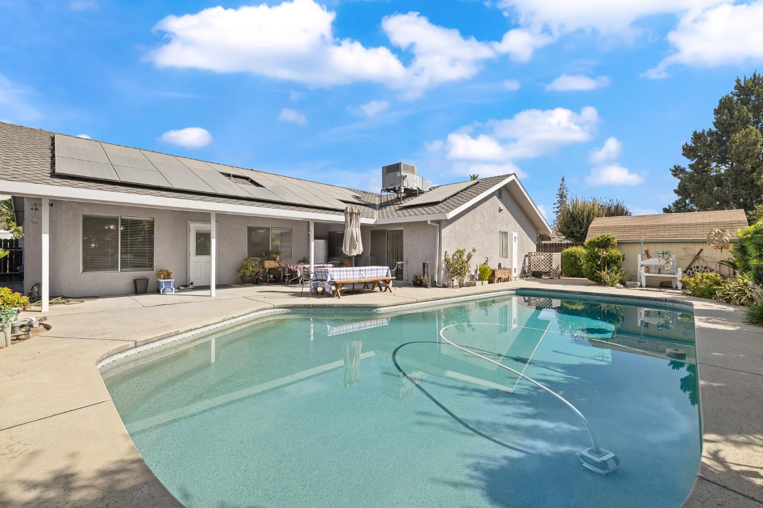 2395 Stephanie Ln, Selma, CA 93662