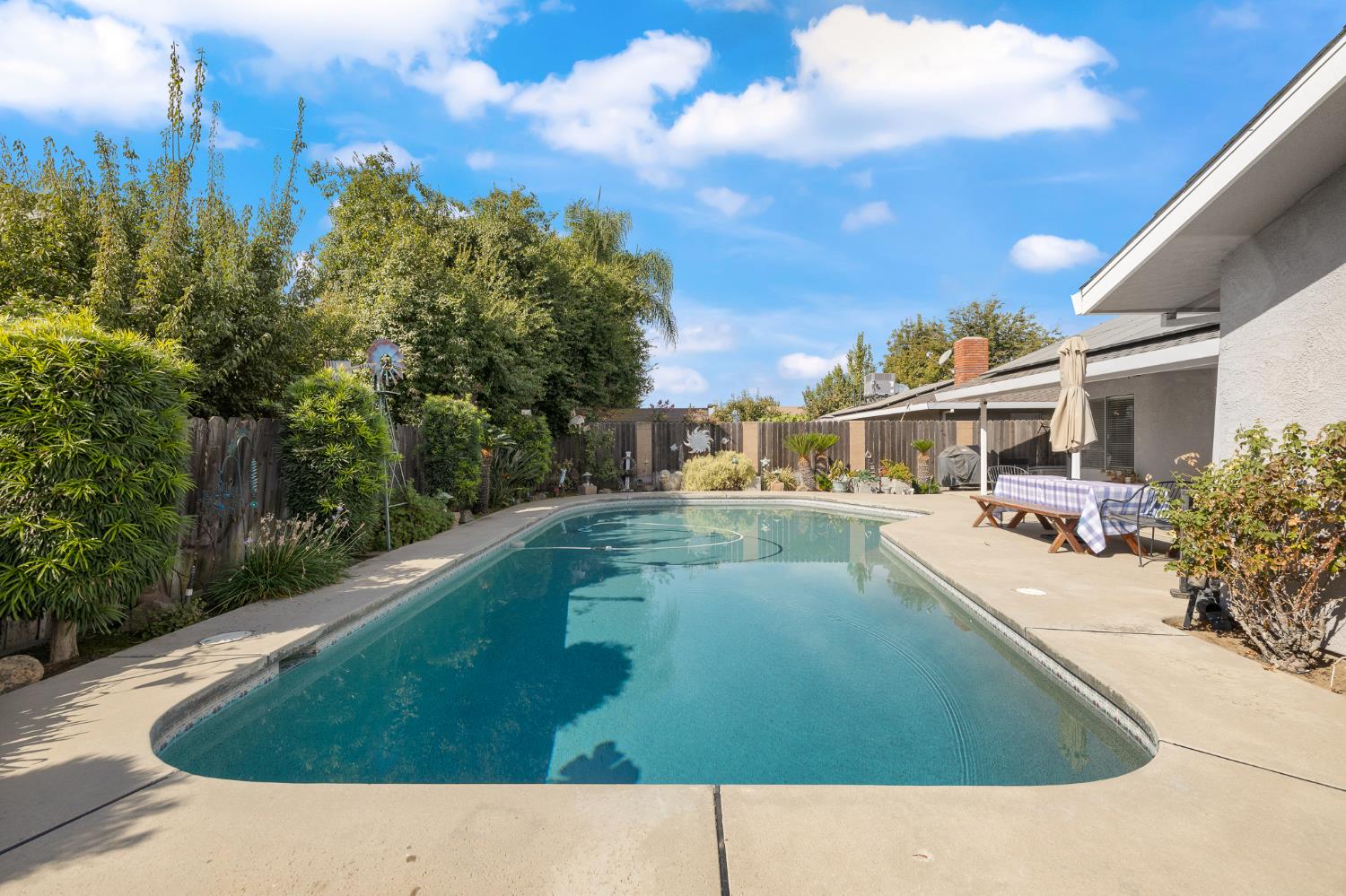 2395 Stephanie Ln, Selma, CA 93662