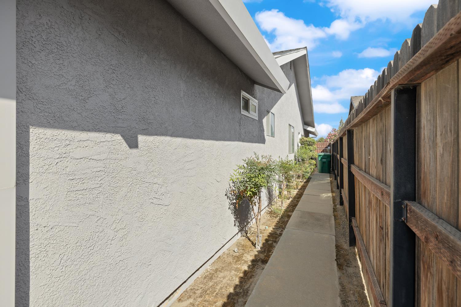 2395 Stephanie Ln, Selma, CA 93662