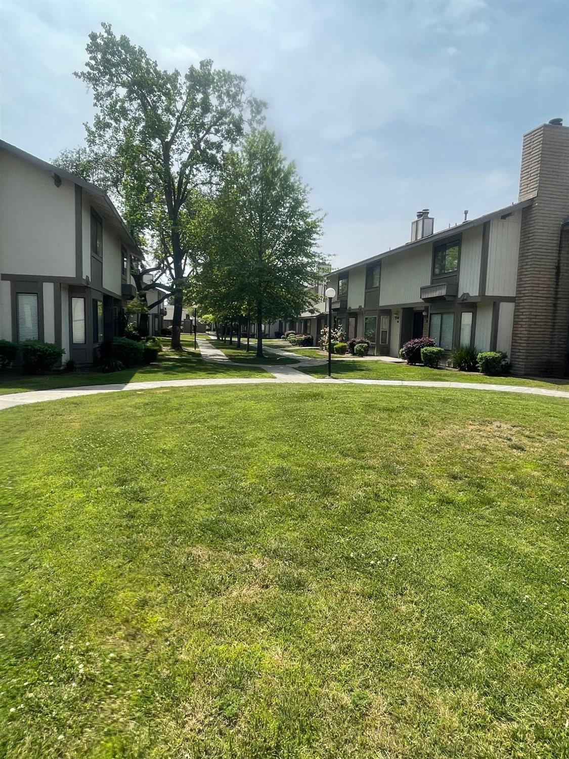 4676 E Alamos Ave #106, Fresno, CA 93726
