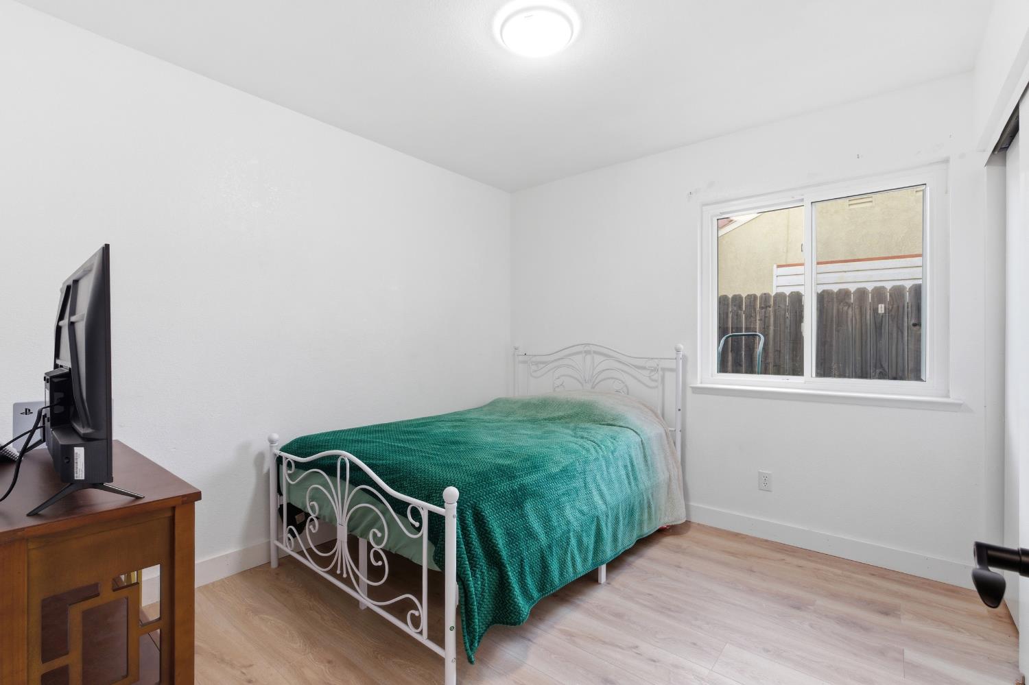 2404 E El paso Ave E, Fresno, CA 93720