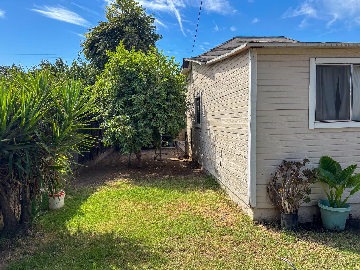 1093 E Academy Way, Dinuba, CA 93618