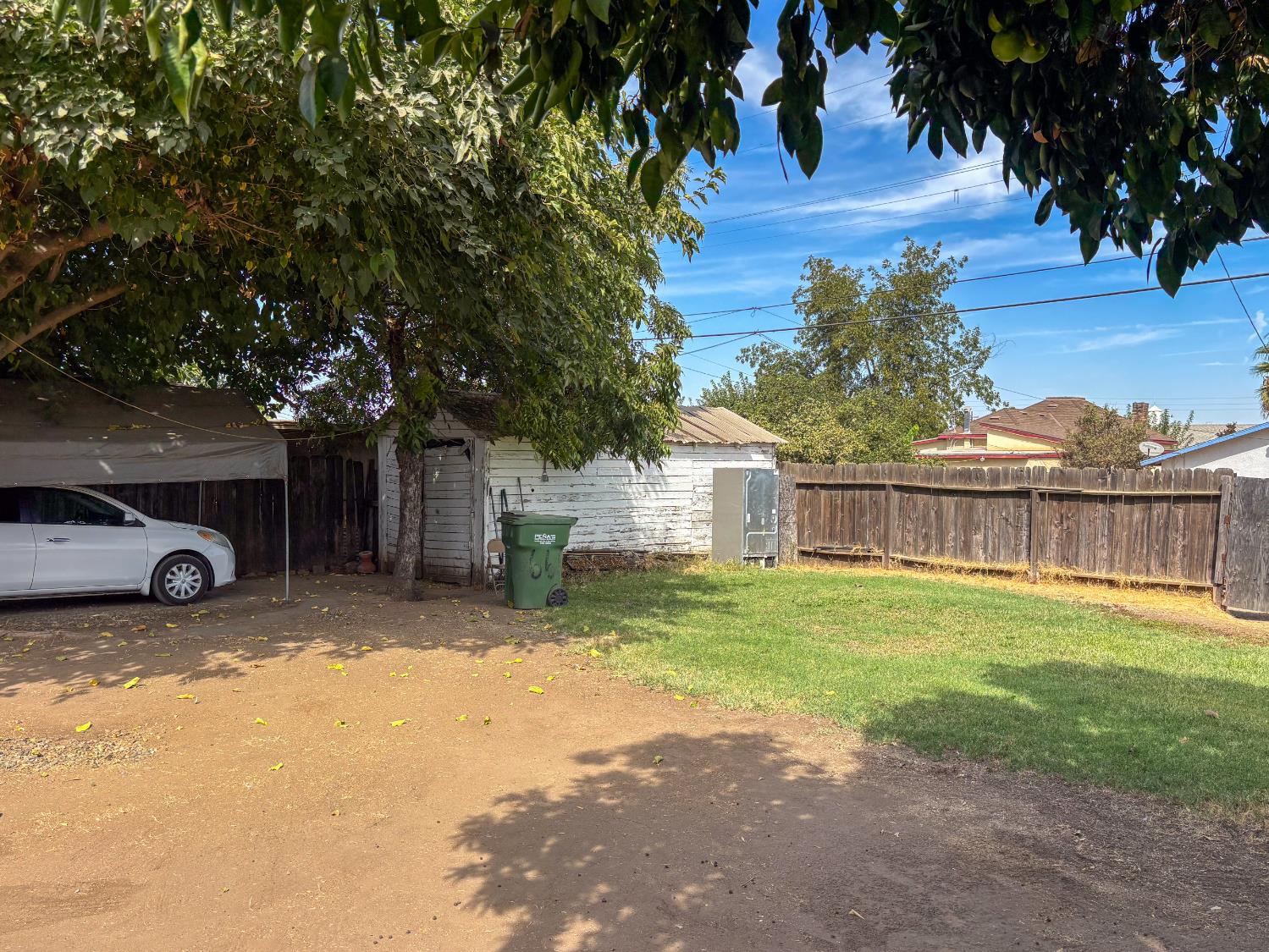 1093 E Academy Way, Dinuba, CA 93618
