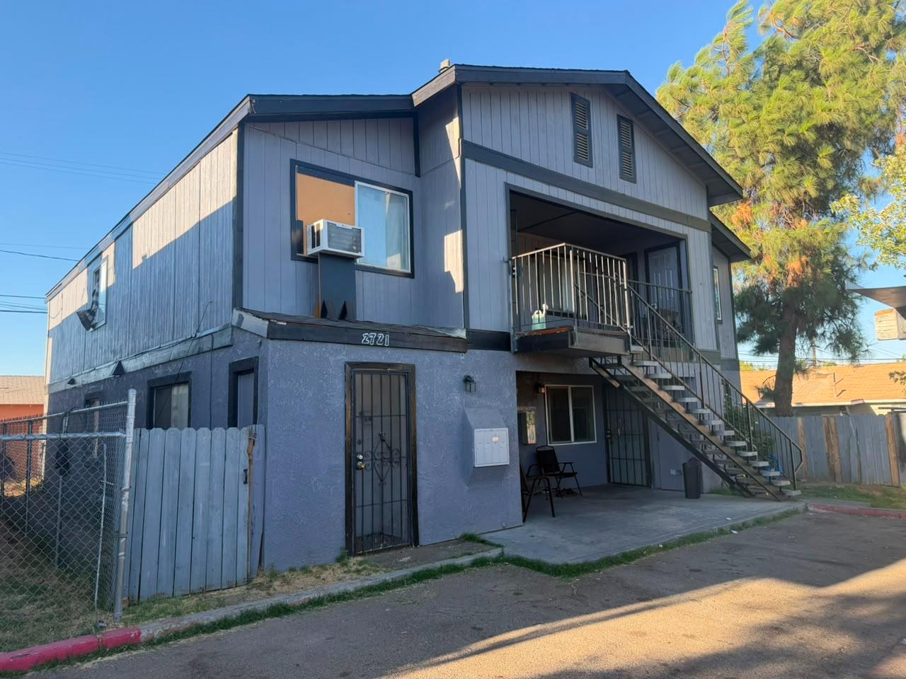 2721 E Hammond Ave, Fresno, CA 93703